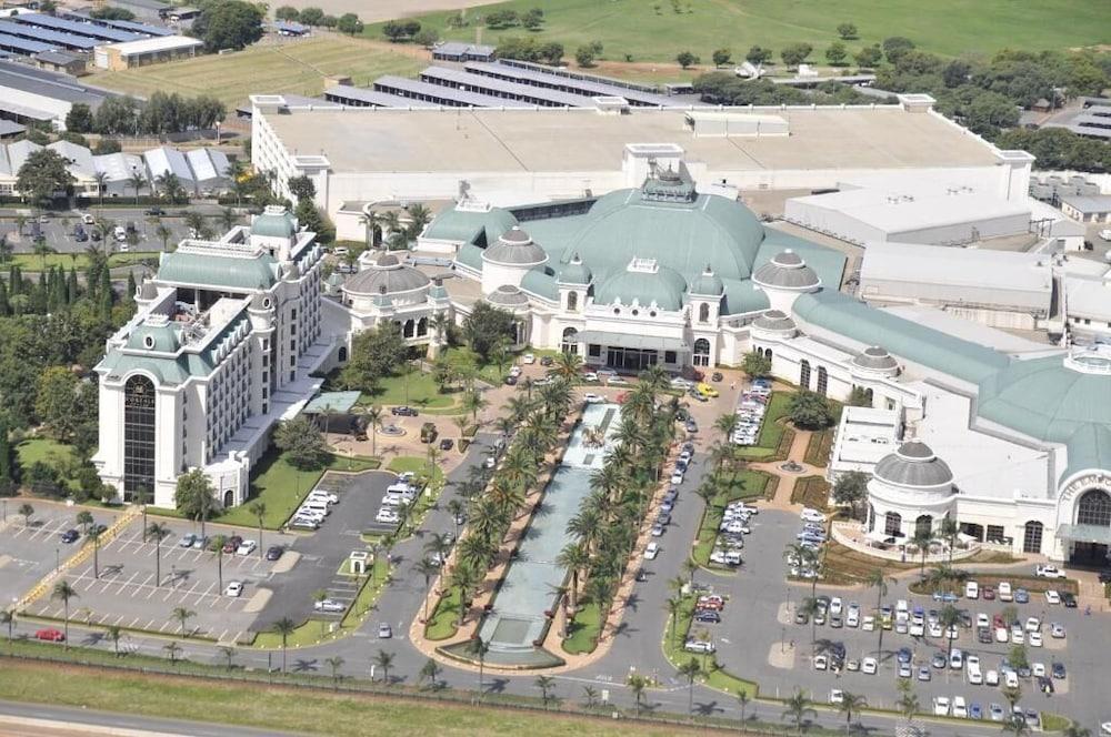 Peermont Metcourt Suites At Emperors Palace Kempton Park Exterior foto